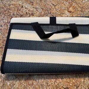 Handy-mat folding woven polypropylene beach mat